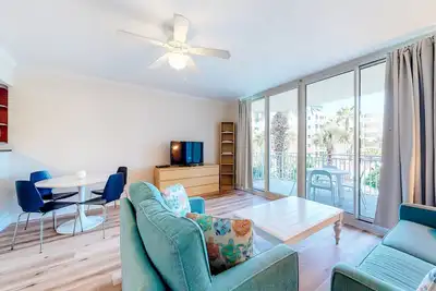 Image de 2nd Floor Beautiful, Spacious Condo At Waterscape Waterfall, Lazy River