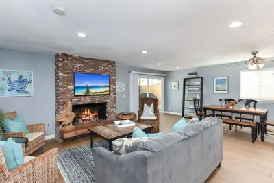 Image de 2 Bed 2 Bath Jacuzzi Home w/ Parking on 51st St