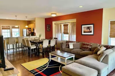 Image de * Nouveau * Huge ~ Luxury ~ 3 niveaux ~ 4 chambres Townhome ~ Beachblock ~ ~ HeatedPool WIfi