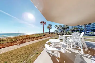 Image de Beachy, Gulf-front condo at Waterscape Waterfall, lazy river, barbecue grills