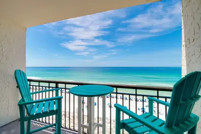 Image de Seventh-floor, waterfront condo with views, pool, tennis, & beach access