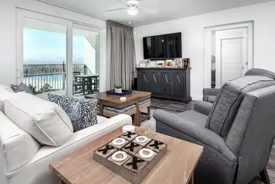 Image de Luxurious first-floor condo w/hot tub, heated outdoor pool - near entertainment