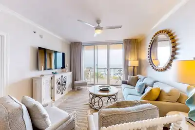 Image de Seaside Living Elevated: Your Gulf Front Retreat Awaits w/ Double Beach Service