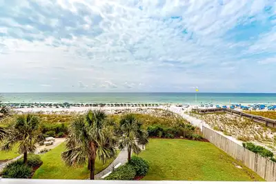 Image de Newly updated picturesque third-floor Gulf-front condo on Okaloosa Island