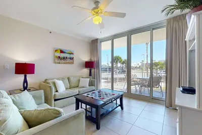 Image de Spacious Ground-Floor Condo At Waterscape 490 Feet Of Private Beach