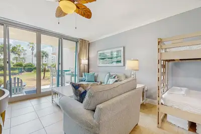 Image de 1st Floor Elegant Ground-Floor Condo At Waterscape Playground, 2 Hot Tubs