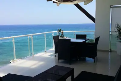 Image de Luxury beachfront penthouse, top floor, amazing sea views!