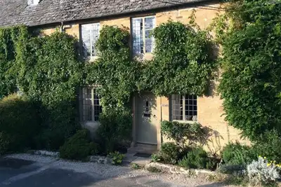 Image de Beautiful grade 2 listed Cotswold stone cottage