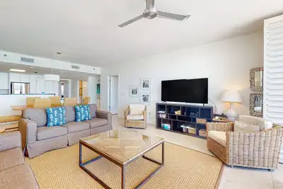 Image de 9th Floor Gulf-Front Condo w/ Plenty Of Resort Amenities, Close To Dining