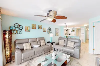 Image de Cozy Gulf-front home with amazing views, beach service - close to dining options