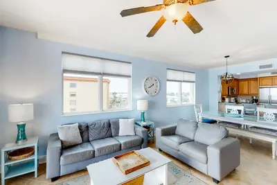 Image de 5th Floor Condo Gulf Front, Nearby Shopping & Dining Seasonal Beach Service