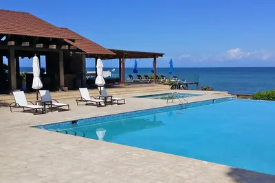 Image de 3bd Luxury condo on quiet sandy beach, with pool, A\/C, internet, cable Tv