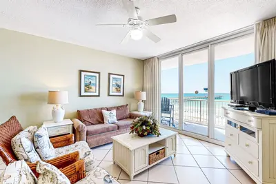 Image de 6th Floor Airy Condo w/ On-Site Pool & Hot Tub, Quick Walk To The Beach