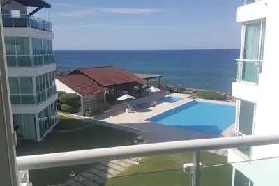 Image de Top-floor 3bd Apt on sandy beach, no pets no visitors no parties, very quiet!