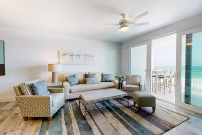 Image de Gulf-front condo in gated community with pools on site - close to beach