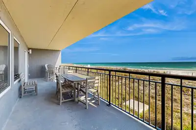 Image de Great beachfront condo with pool, tennis, & W/D - quick drive to dining