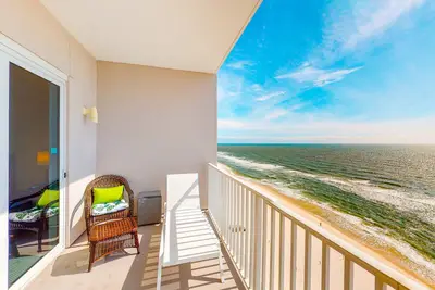 Image de Inviting Gulf-front condo In Perdido Key with waterfront pool -  steps to beach