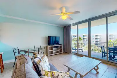 Image de Snowbird-friendly condo on Okaloosa Island with lazy river - steps to beach
