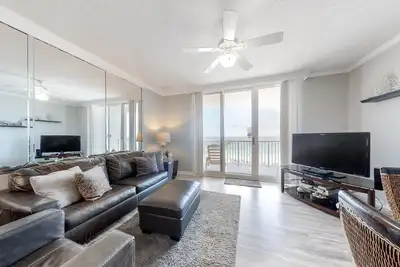 Image de 6th-floor open condo with great views - close to dining