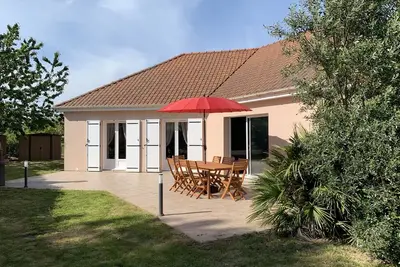 Image de Jolie maison de 126m2 avec jardin, proche des plages et d'une base de loisir.