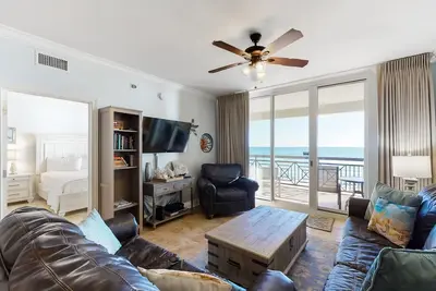 Image de 5th Floor Gulf Front Condo Nearby Shopping & Dining Seasonal Beach Service