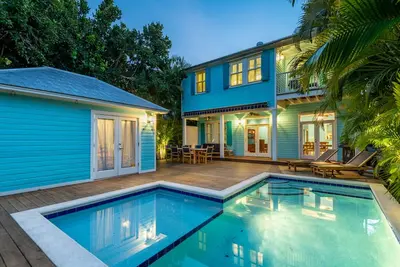 Image de Cloud 9 ~ 4 Bedroom, 3. 5 Bathroom with Off Street Parking and Pool!