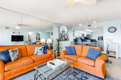 Image de 6th Floor Beachy Condo On Okaloosa Island, On-Site Pool