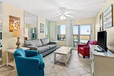 Image de Updated, bright condo steps to the Gulf with outdoor pool & tennis