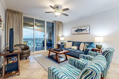 Image de Gorgeous Gulf Front Condo Pools Onsite, Nearby Activities, Shops, Restaurants