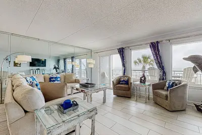 Image de Beachfront condo with pool & tennis courts - quick drive to dining