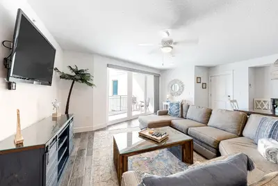 Image de Spacious, gulf-front condo with resort amenities -  near restaurants