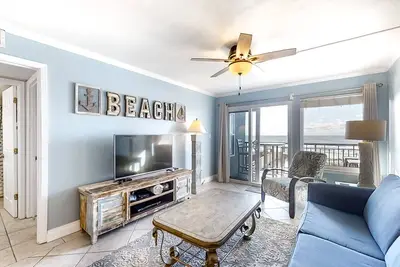 Image de 2nd-floor, Gulf-front condo with views - close to entertainment