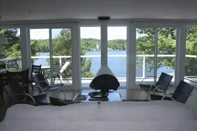 Image de Lakefront génial: 2 br moderne, c \/ a, frplace, vue