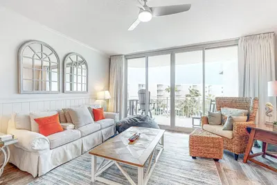 Image de Picturesque Condo On Okaloosa Island Children's Playground, 2 Hot Tubs