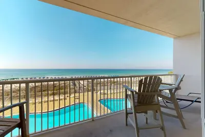 Image de 3rd Floor Amazing Condo w/ Gulf-Front Balcony, On-Site Pool, On The Beach