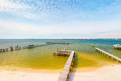 Image de Dog-friendly home on Santa Rosa sound minutes from shopping & dining w/WiFi