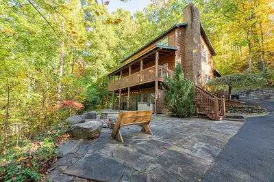 Image de Luxury 4br Retreat: Hot Tub, Pool, Arcade, Woods