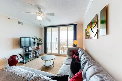 Image de 5th Floor Spacious 'At Home' Condo At Waterscape Waterfall, Lazy River