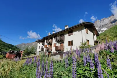 Image de Ski chalet Cervinia Martino e Bassi ski-in-ski-out 6 persons sunny balcony wifi