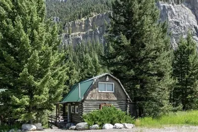 Image de Storm Castle Highlands river cabin