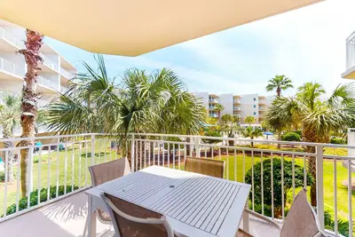 Image de 2nd Floor Welcoming Condo At Waterscape 490 Feet Of Private Beach