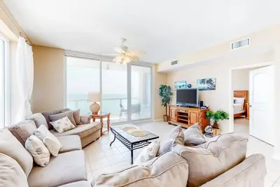 Image de 11th Floor Gulf Front Condo Great Amenities & Private Beach Access