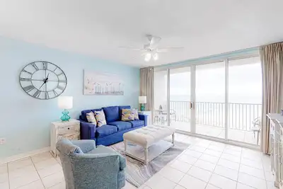 Image de Fourth-floor spacious, beachfront condo with views - close to entertainment