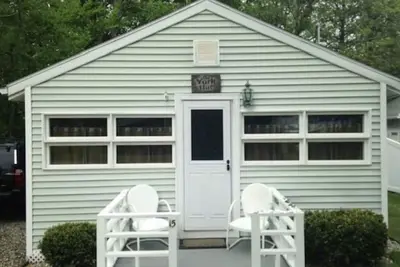 Image de The York Hut is an updated gem just steps to Long Sands! 7min walk to the beach!