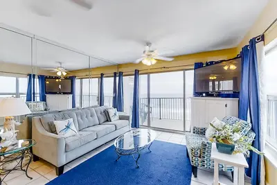 Image de Wonderful Gulf-front condo with pool, corner balcony, central Ac & beach access
