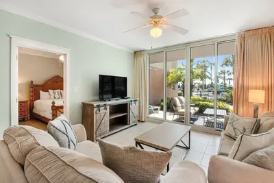 Image de Ground-Floor Condo At Waterscape Beach Service Included Seasonally, Playground