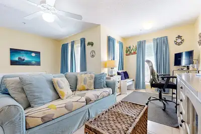 Image de Spacious Condo w/ Balcony in Navarre Beach with Shared Pool