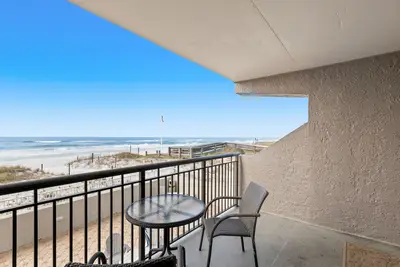 Image de 2nd-floor, updated condo with Gulf-front views - short drive to shopping
