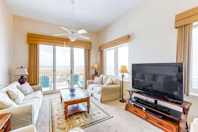 Image de First-Floor Gulf Front Condo with Shared Pool & Hot Tub