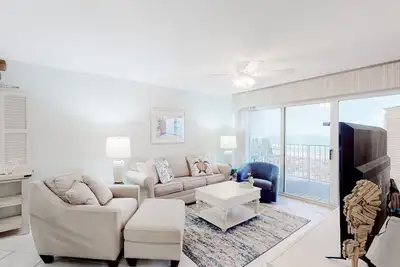 Image de Airy Beachfront Condo Quick Drive To Entertainment